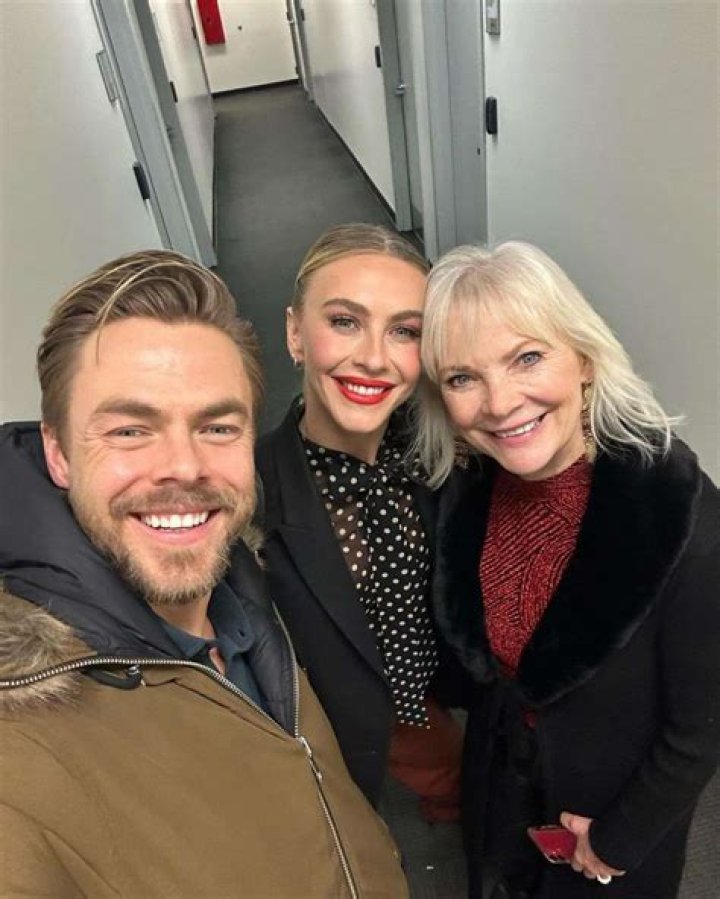 Exploring the Fascinating Height of Julianne Hough