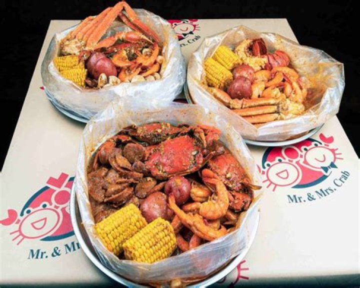 Exploring the Unique Culinary Experience at Mr & Mrs Crab